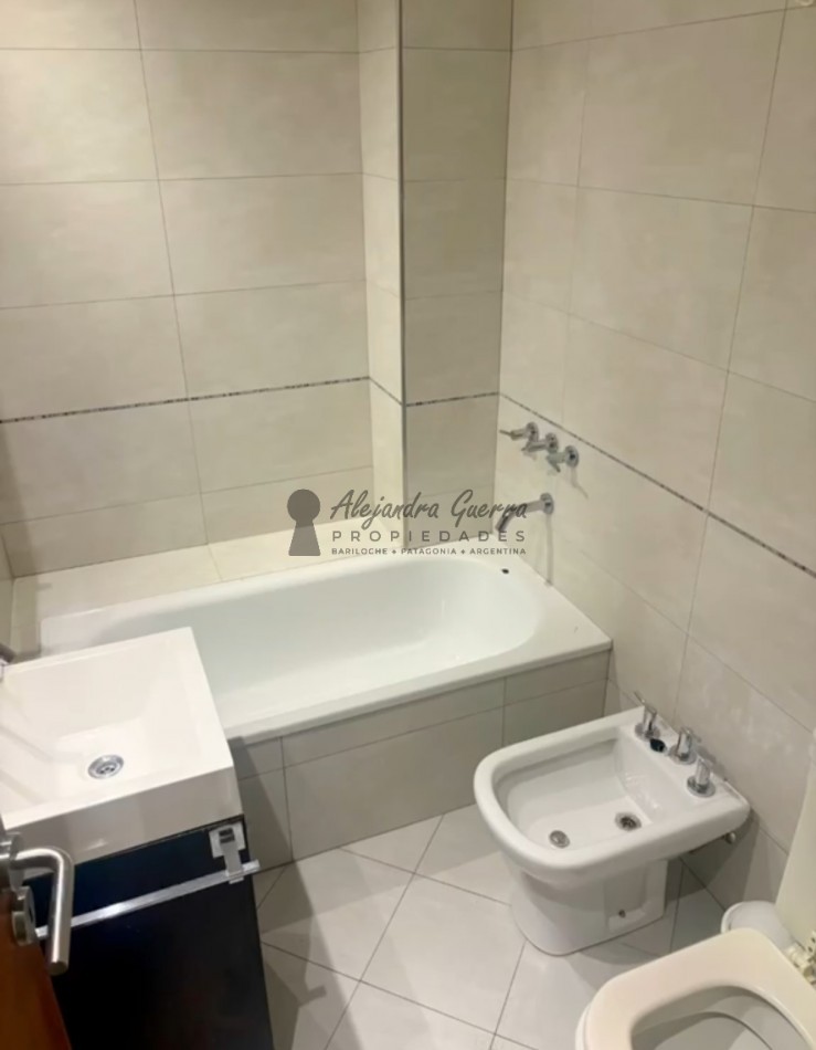 3 ambientes con cochera cubierta centro de Bariloche con vista alquiler permanente amoblado