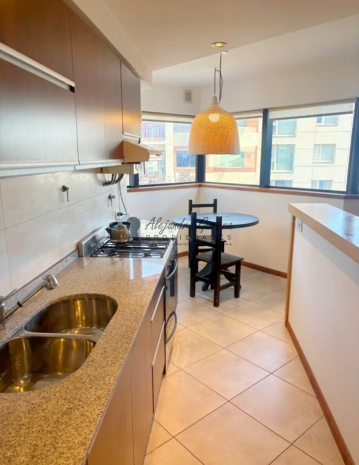 3 ambientes con cochera cubierta centro de Bariloche con vista alquiler permanente amoblado